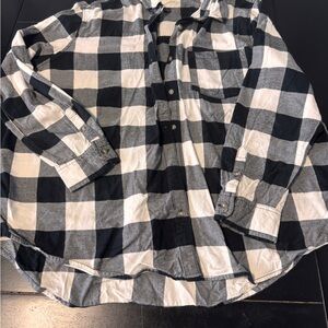 Universal Thread Black and White Buffalo Plaid Button-Down Shirt